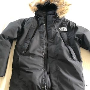 The North Face mens Outer Boroughs Hooded Down Insulated Winter Parka Black